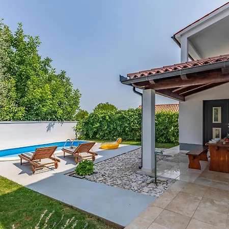 Vakantiehuis 3 Bedroom Gorgeous In *
