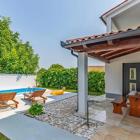 3 Bedroom Gorgeous In Valbandon